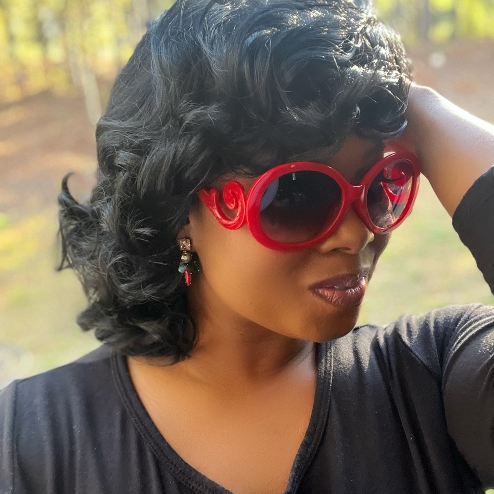 🔥Retro Trendy Sunnies "Vibrant Red” 😎